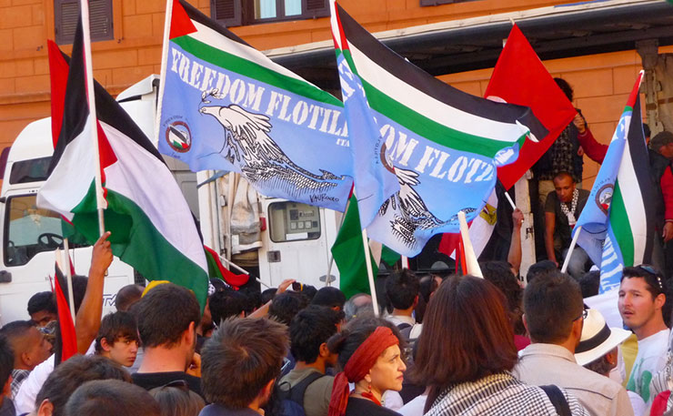 Protests in support of the flotilla protesting the treatment of Palestinians by Israel. (IMAGE: Luciano, Flickr)