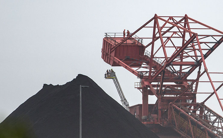 A coal loader at Port Kembla, Wollongong. (IMAGE: Flood The System Australia, Flickr)