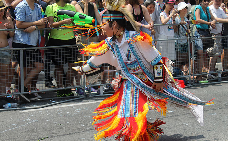 An Aboriginal dancer performs for the crowd in Toronto, Canada. (IMAGE: Stacie DaPonte, Flickr)