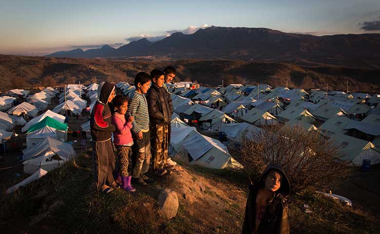 Iraqi children look out at the sunset over the Bamarne informal camp for Internally Displaced Persons, in northern Iraq. (IMAGE: DFID, Flickr)