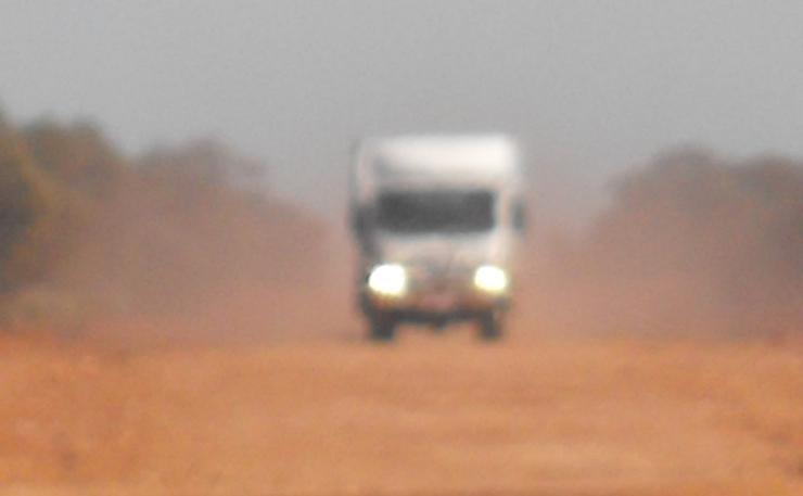 The Western Desert Kidney Project mobile clinic rolling across the desert. (IMAGE: Matt Scurfield) 