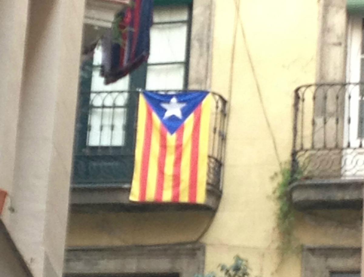 A Catalonian flag in Barcelona. Photo by Antonio Castillo.