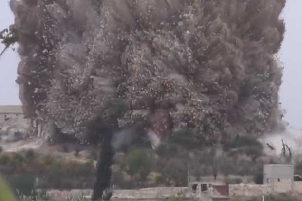 A screen cap from video footage of the Syrian civil war.