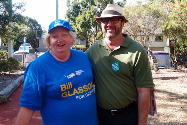 Volunteers in Griffith. Photo: Belinda Eslick