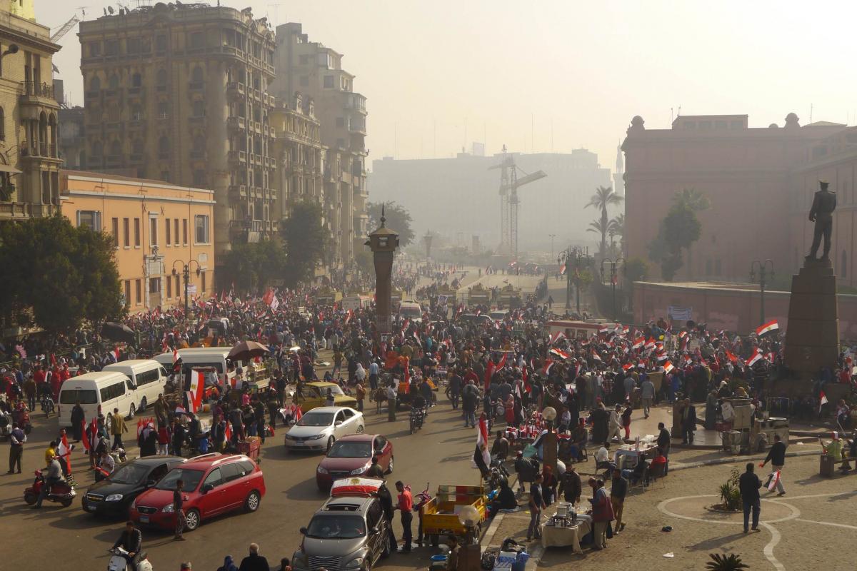 Egyptians sing and dance their way to Tahrir Sqaure. Photo by Rachel Williamson